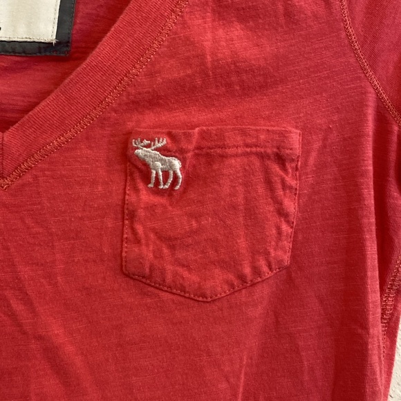 SOLD❣️❣️Y2K Abercrombie & Fitch Pink V-Neck T-Shirt💕 - Picture 3 of 5